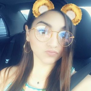 Meet your Posher, Aura